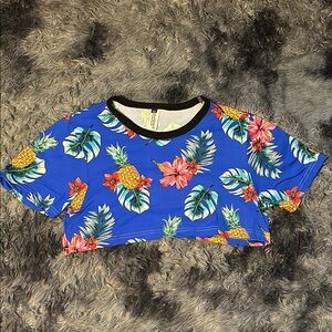 Tropical Blue and Green Crop Tee with Short Sleeves